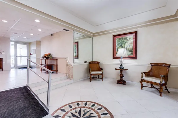 $2,400 | 2500 Northeast 48th Lane, Unit 609, Fort Lauderdale, FL 33308