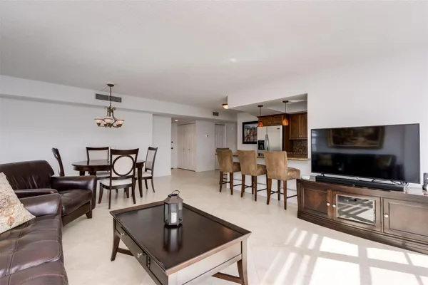 $2,400 | 2500 Northeast 48th Lane, Unit 609, Fort Lauderdale, FL 33308
