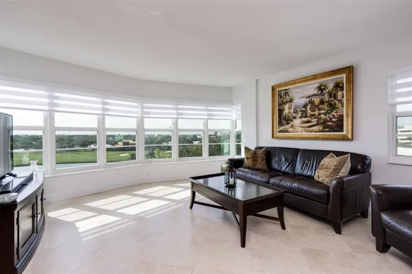 $2,400 | 2500 Northeast 48th Lane, Unit 609, Fort Lauderdale, FL 33308
