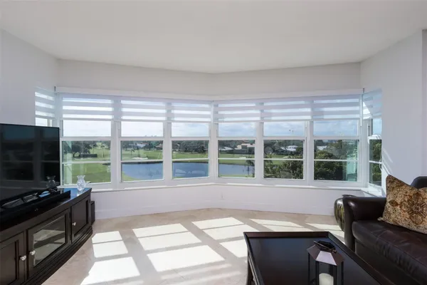 $2,400 | 2500 Northeast 48th Lane, Unit 609, Fort Lauderdale, FL 33308