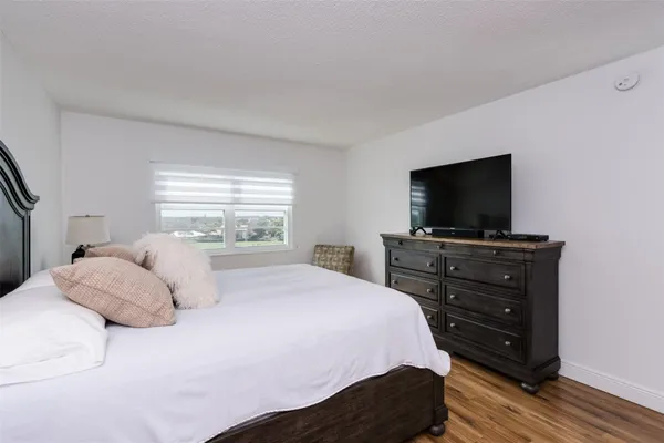 $2,400 | 2500 Northeast 48th Lane, Unit 609, Fort Lauderdale, FL 33308