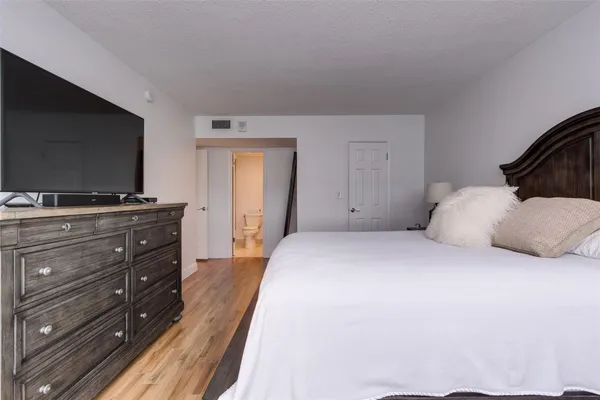 $2,400 | 2500 Northeast 48th Lane, Unit 609, Fort Lauderdale, FL 33308
