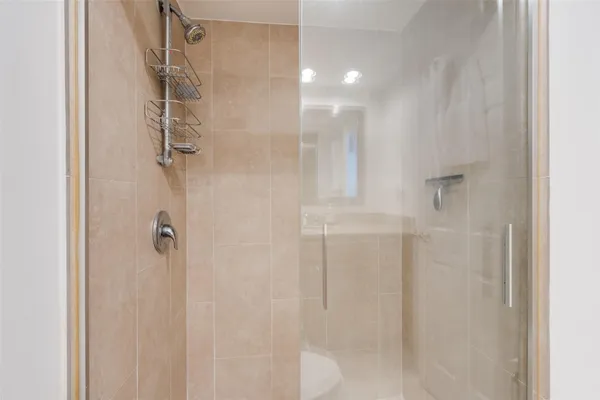 $2,400 | 2500 Northeast 48th Lane, Unit 609, Fort Lauderdale, FL 33308