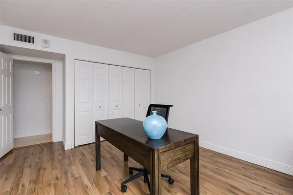 $2,400 | 2500 Northeast 48th Lane, Unit 609, Fort Lauderdale, FL 33308
