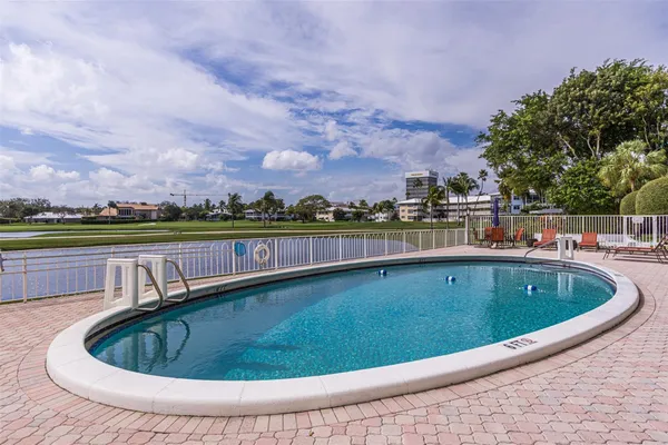 $2,400 | 2500 Northeast 48th Lane, Unit 609, Fort Lauderdale, FL 33308