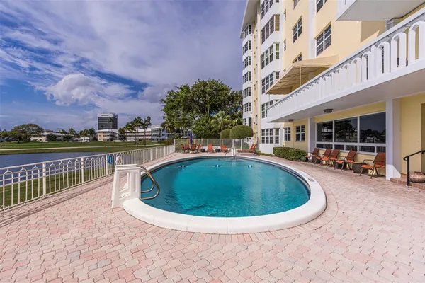 $2,400 | 2500 Northeast 48th Lane, Unit 609, Fort Lauderdale, FL 33308
