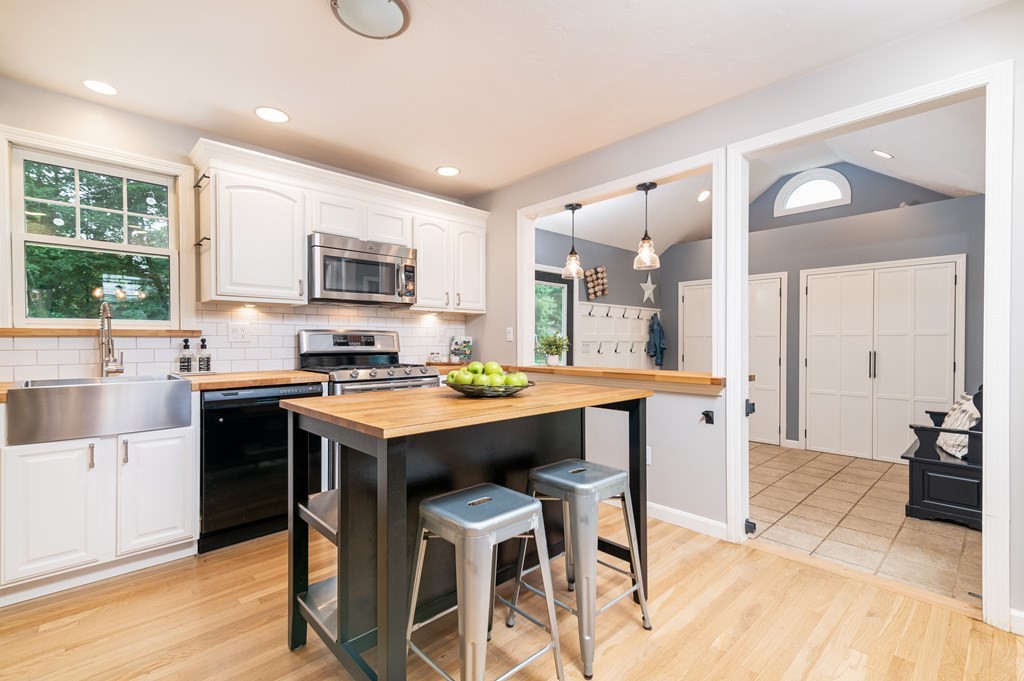 71 Island Road Millis, MA 02054 - Photo 7 of 39 Gallery Image 7