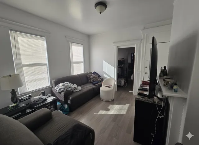 $1,995 | 200 Nunda Avenue, Unit 1R, Jersey City, NJ 07306