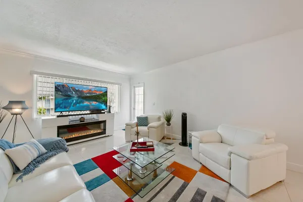 $1,575 | 2581 Garden Drive North, Unit 206, Lake Worth, FL 33461