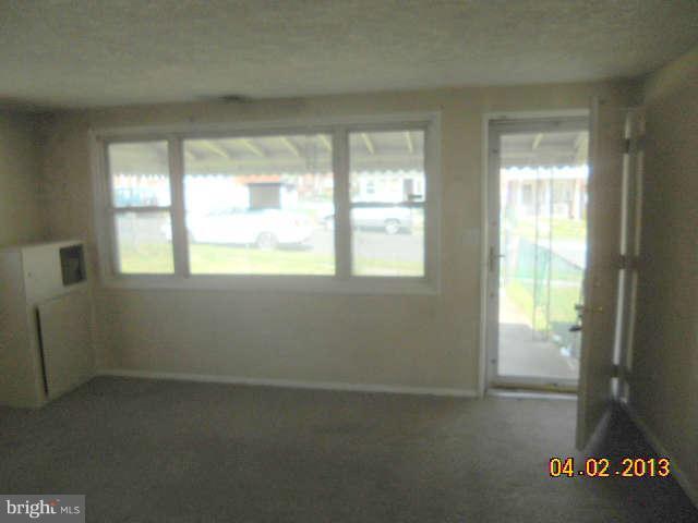 2715 Norfen Road Halethorpe, MD 21227 - Photo 3 of 10 Living Room