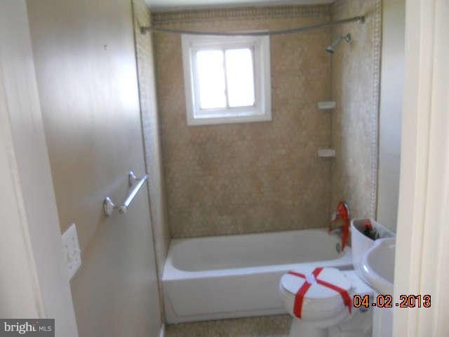 2715 Norfen Road Halethorpe, MD 21227 - Photo 8 of 10 Bath