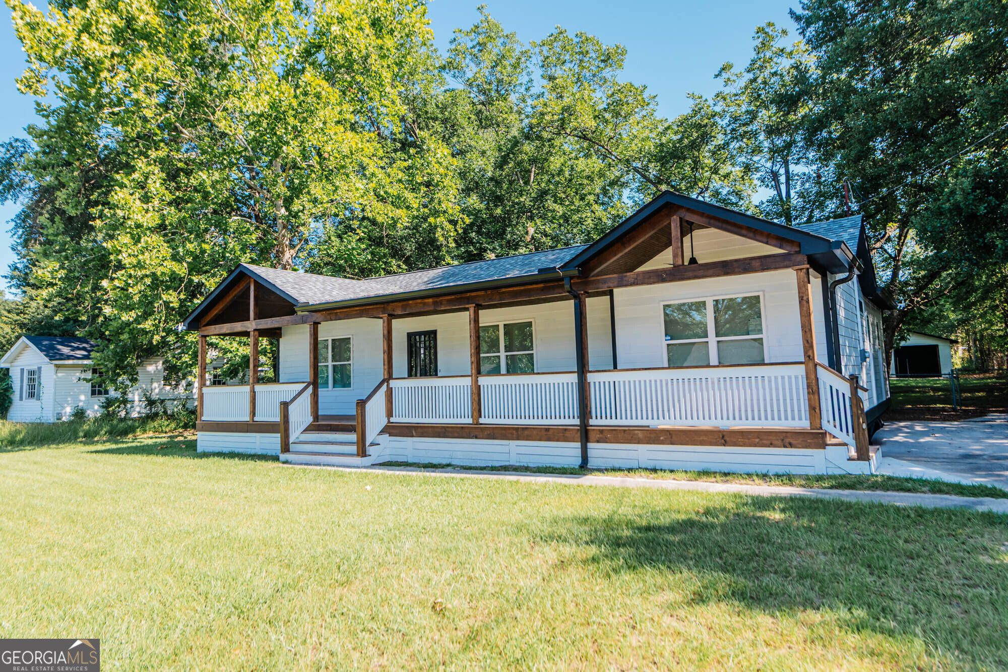 2521 Rocky Creek Road Macon, GA 31206 - Photo 3 of 33