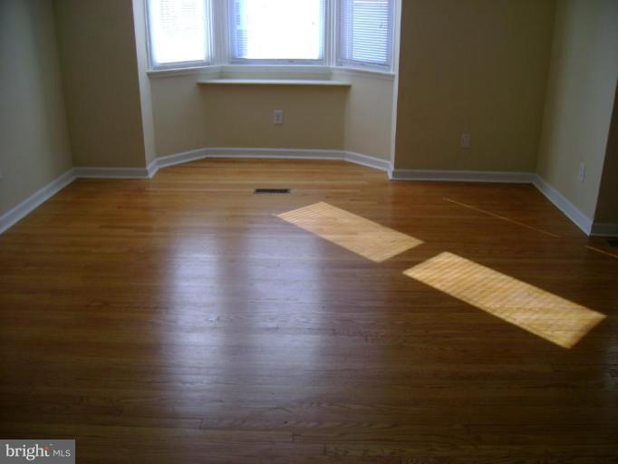1402 Kingsway Road Baltimore, MD 21218 - Photo 3 of 15 Living Room