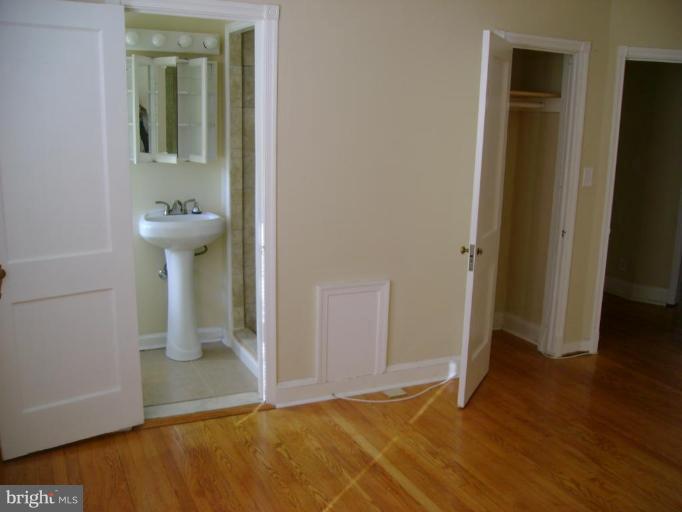 1402 Kingsway Road Baltimore, MD 21218 - Photo 8 of 15 Bath #1