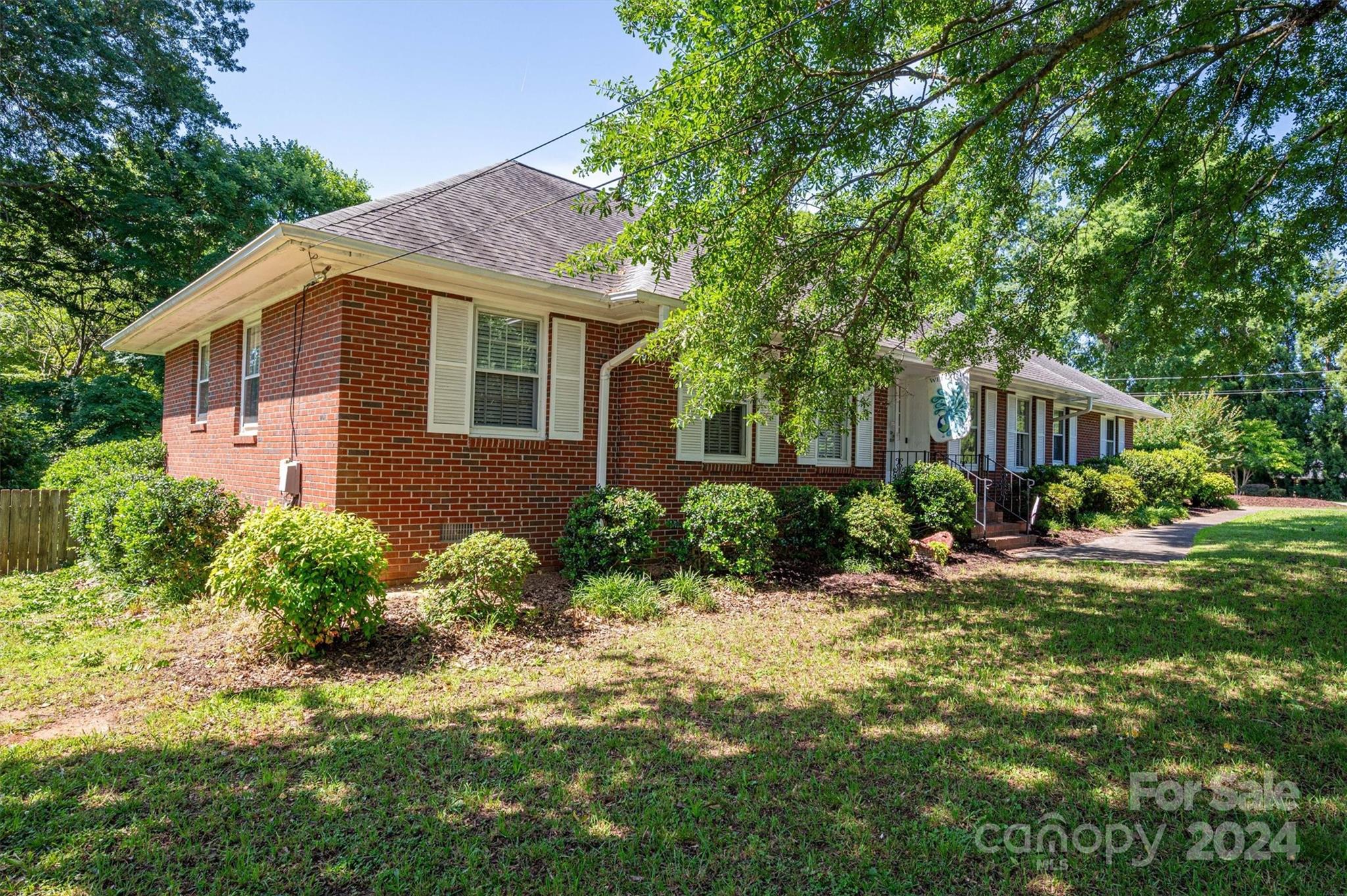 1015 Dumbarton Road Gastonia, NC 28054 - Photo 3 of 41 Gallery Image 3