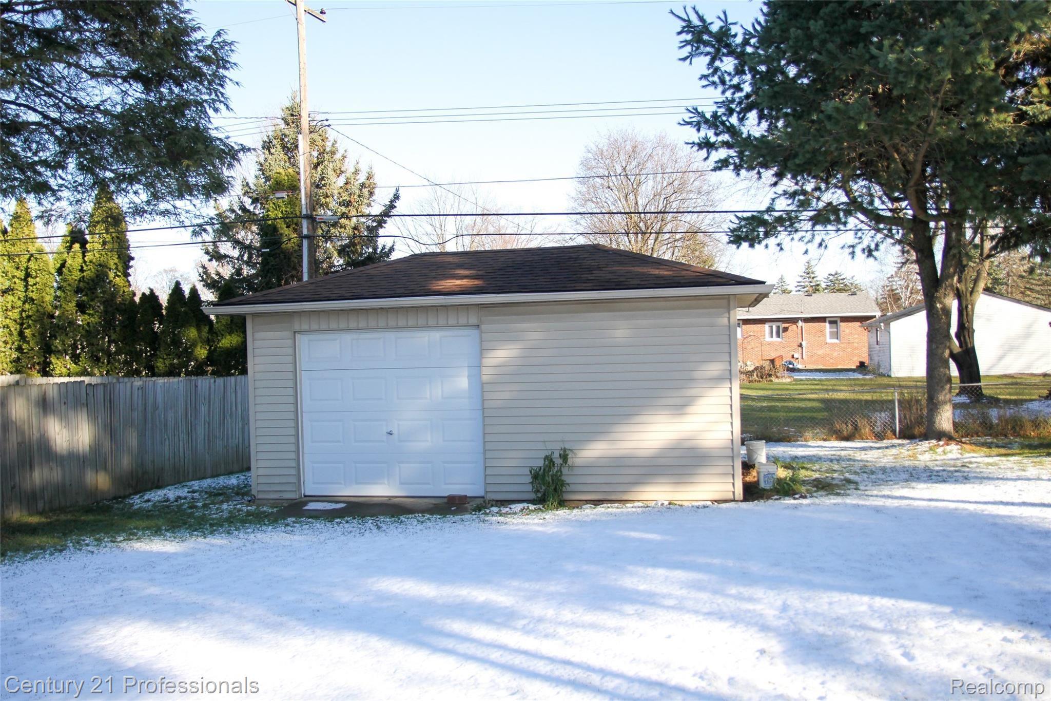 45566 Gable Inn Street Utica, MI 48317 - Photo 20 of 22 32 (1).jpg