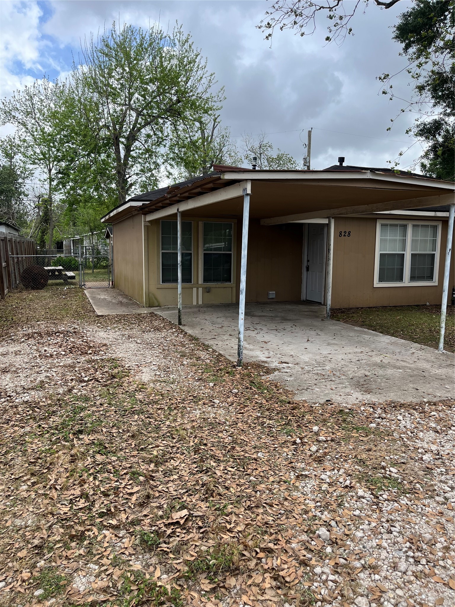 828 North Chenango Street Angleton, TX 77515 - Photo 3 of 17