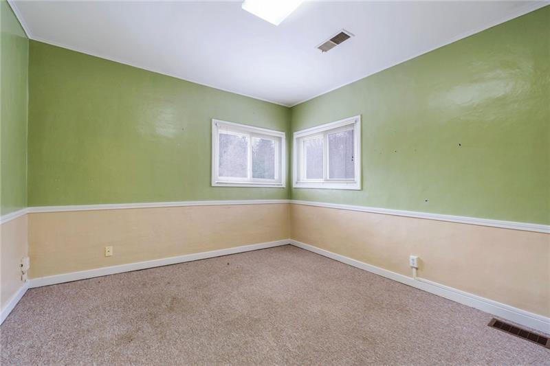 3030 Wilmington Road New Castle, PA 16105 - Photo 32 of 41 an empty room with a window