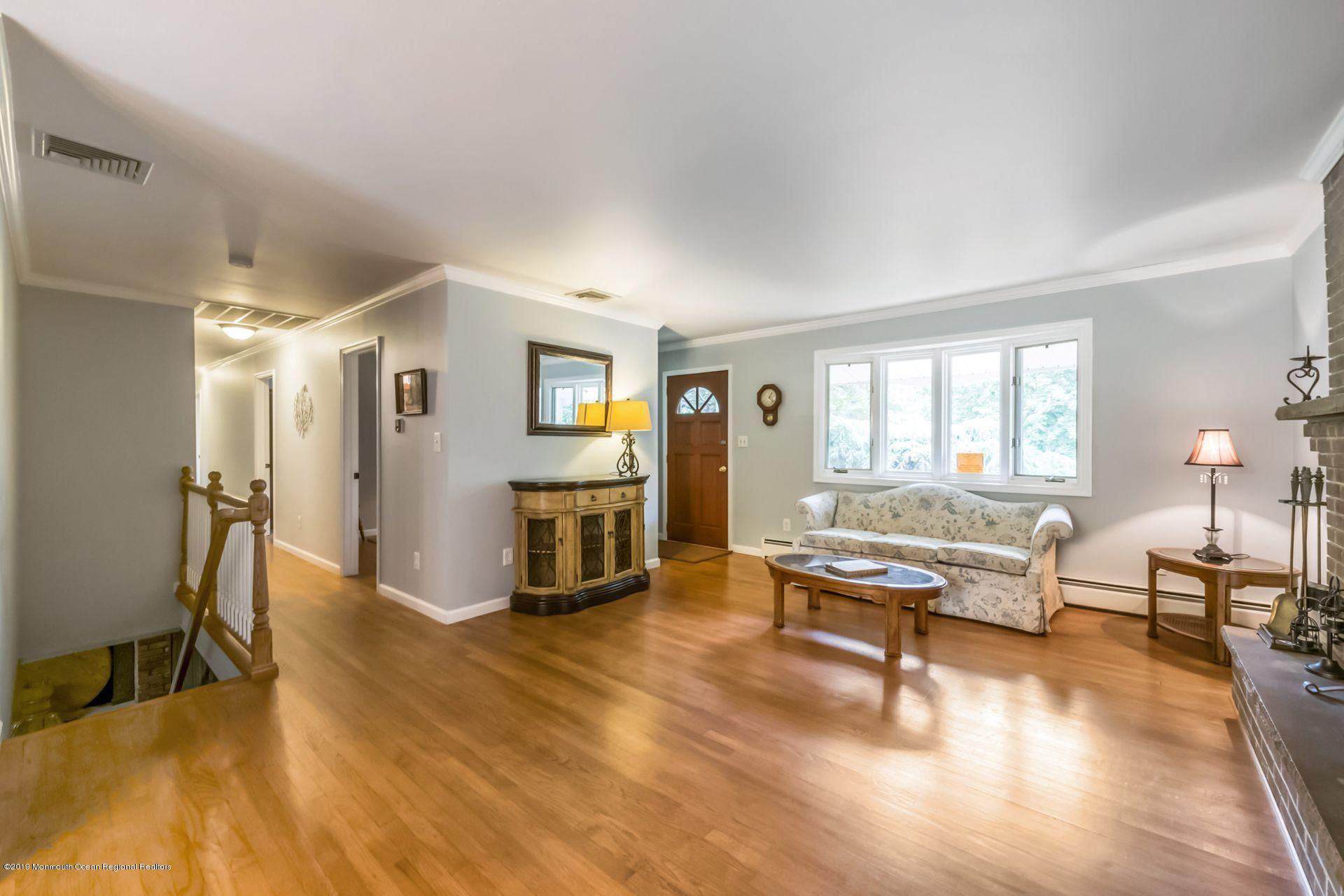 55 Ryan Road Marlboro, NJ 07746 - Photo 9 of 32 9