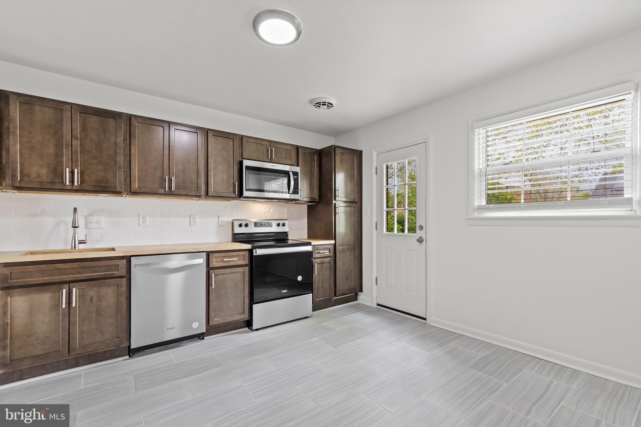 6217 Stoneham Road Bethesda, MD 20817 - Photo 8 of 35