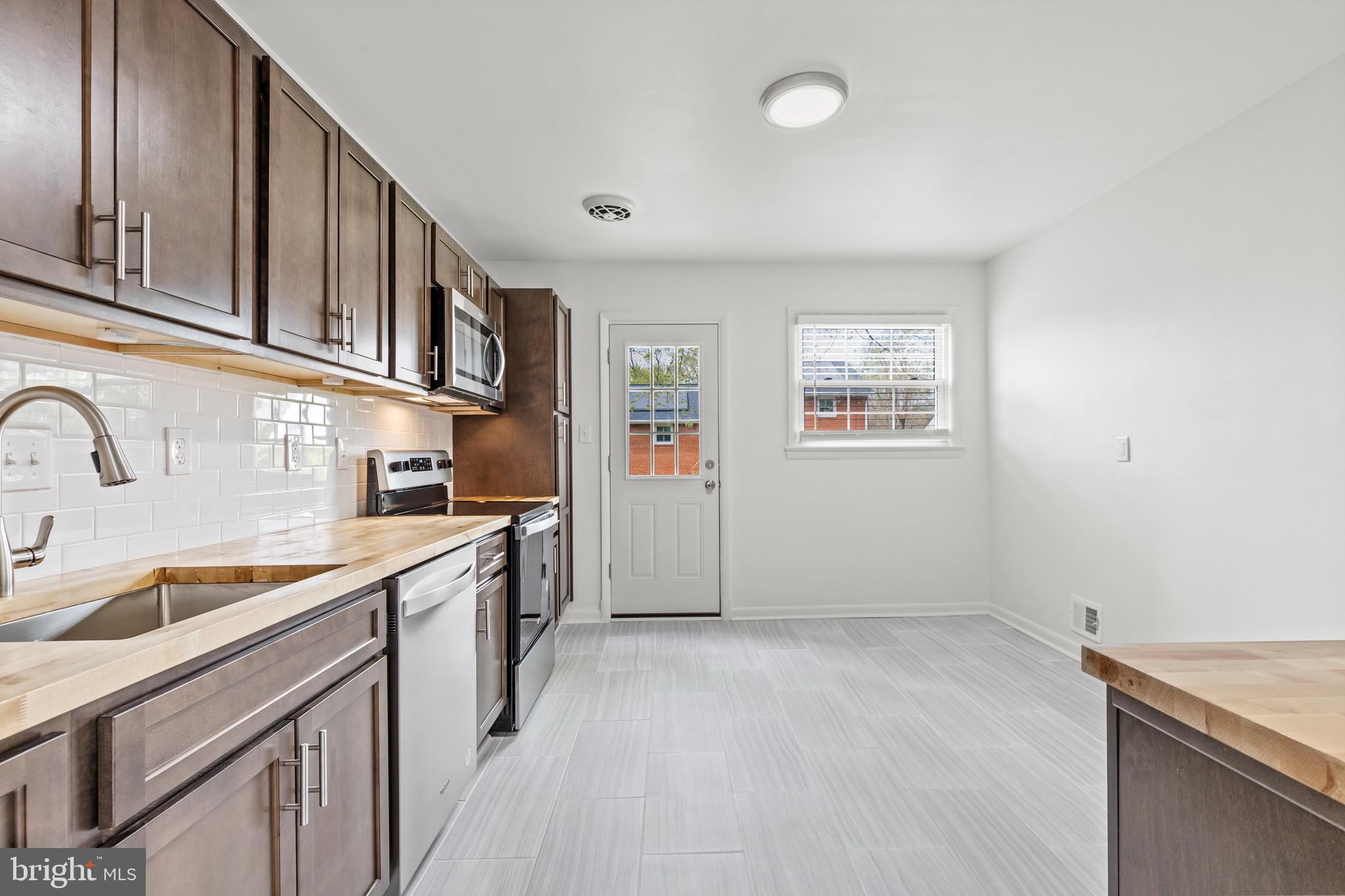 6217 Stoneham Road Bethesda, MD 20817 - Photo 10 of 35