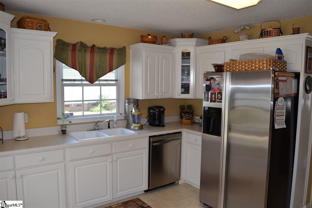 521 Dominion Way Boiling Springs, SC 29316 - Photo 6 of 35 Gallery Image 6