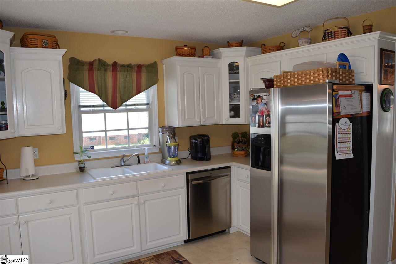 521 Dominion Way Boiling Springs, SC 29316 - Photo 8 of 35 Gallery Image 8