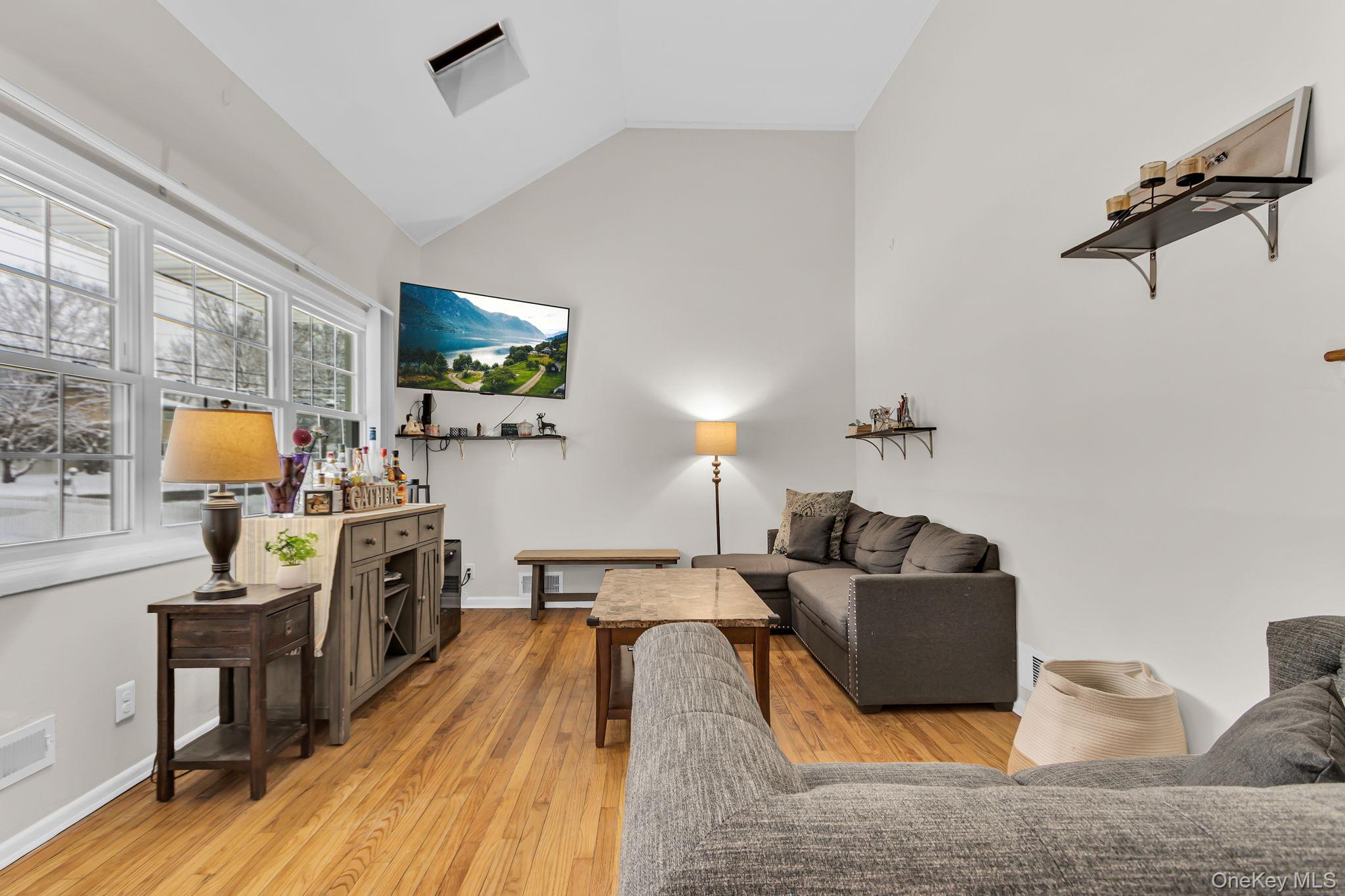 963 Fox Meadow Road Yorktown Heights, NY 10598 - Photo 3 of 43