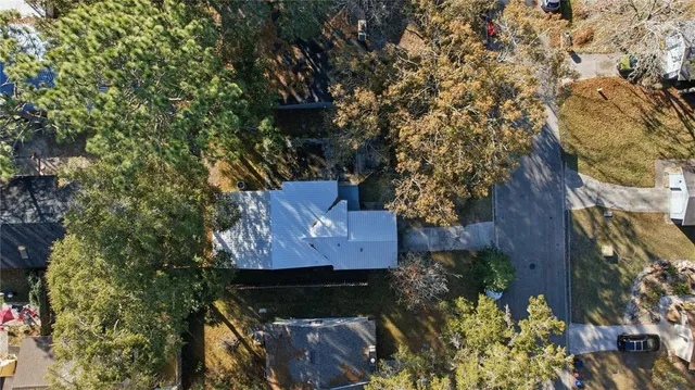 a view of house with a yard