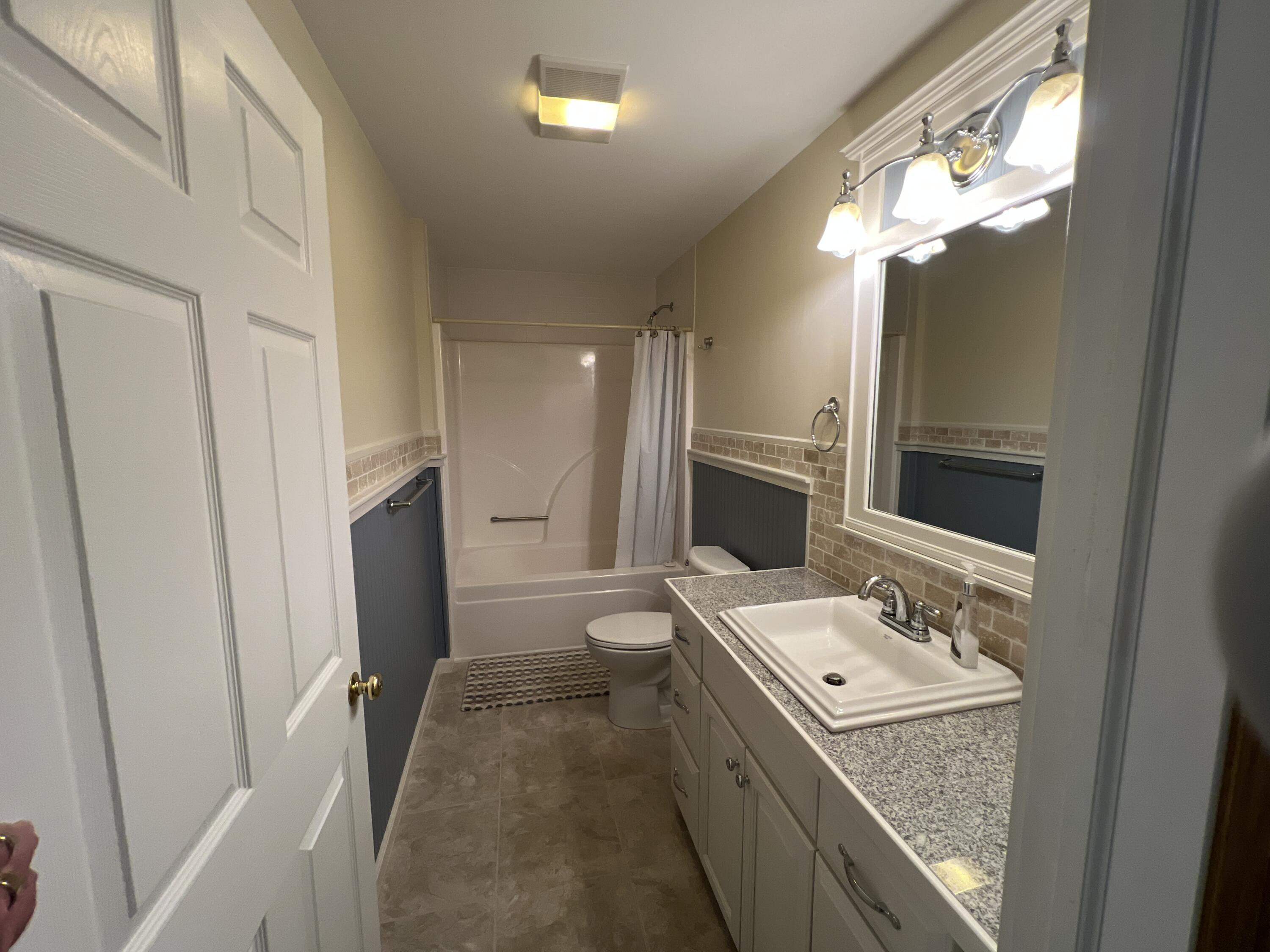 23568 Bohn Road Belleville, MI 48111 - Photo 29 of 51 Main Bath