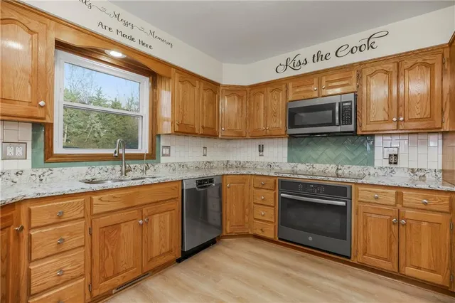 $385,000 | 1408 Dartmouth Drive, Liberty, MO 64068