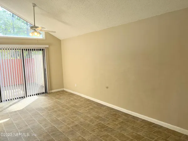 $1,125 | 8160 East San Jose Manor Drive East, Unit 4, Jacksonville, FL 32217