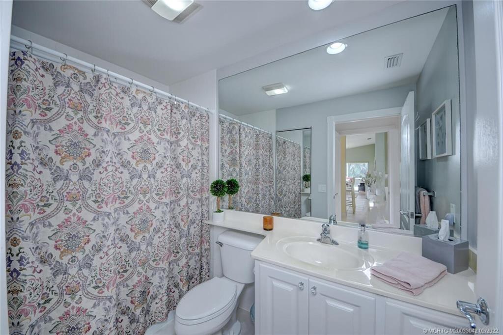 786 Southwest Balmoral Trace Stuart, FL 34997 - Photo 25 of 35 Guest Bathroom with tub/shower