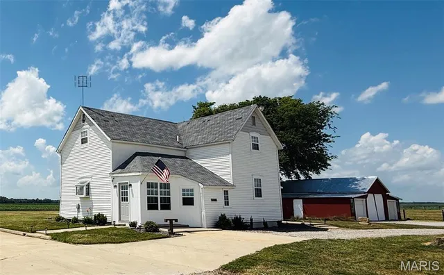 $340,000 | 5599 Co Highway 21, Nashville, IL 62263