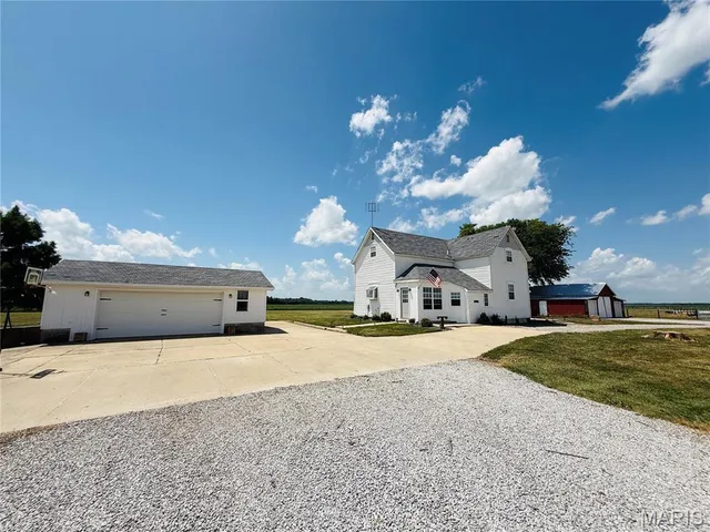 $340,000 | 5599 Co Highway 21, Nashville, IL 62263