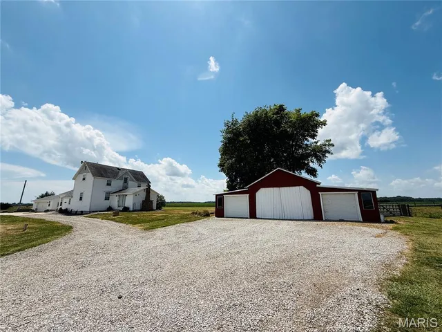 $340,000 | 5599 Co Highway 21, Nashville, IL 62263