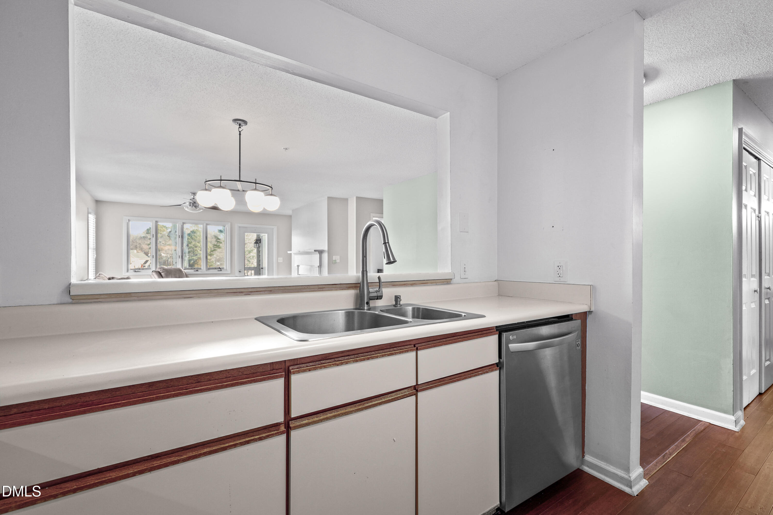 723 Springfork Drive Cary, NC 27513 - Photo 7 of 32 7