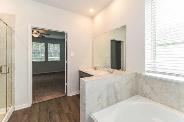 $1,905 | 321 Lakeway Circle, Anahuac, TX 77514