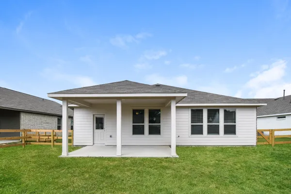 $1,970 | 321 Lakeway Circle, Anahuac, TX 77514