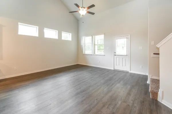 $1,905 | 321 Lakeway Circle, Anahuac, TX 77514