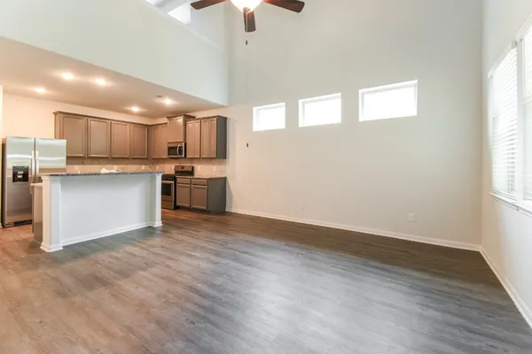 $1,905 | 321 Lakeway Circle, Anahuac, TX 77514