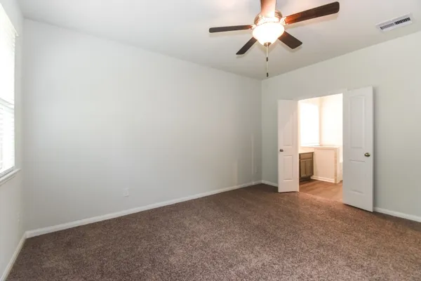 $1,905 | 321 Lakeway Circle, Anahuac, TX 77514