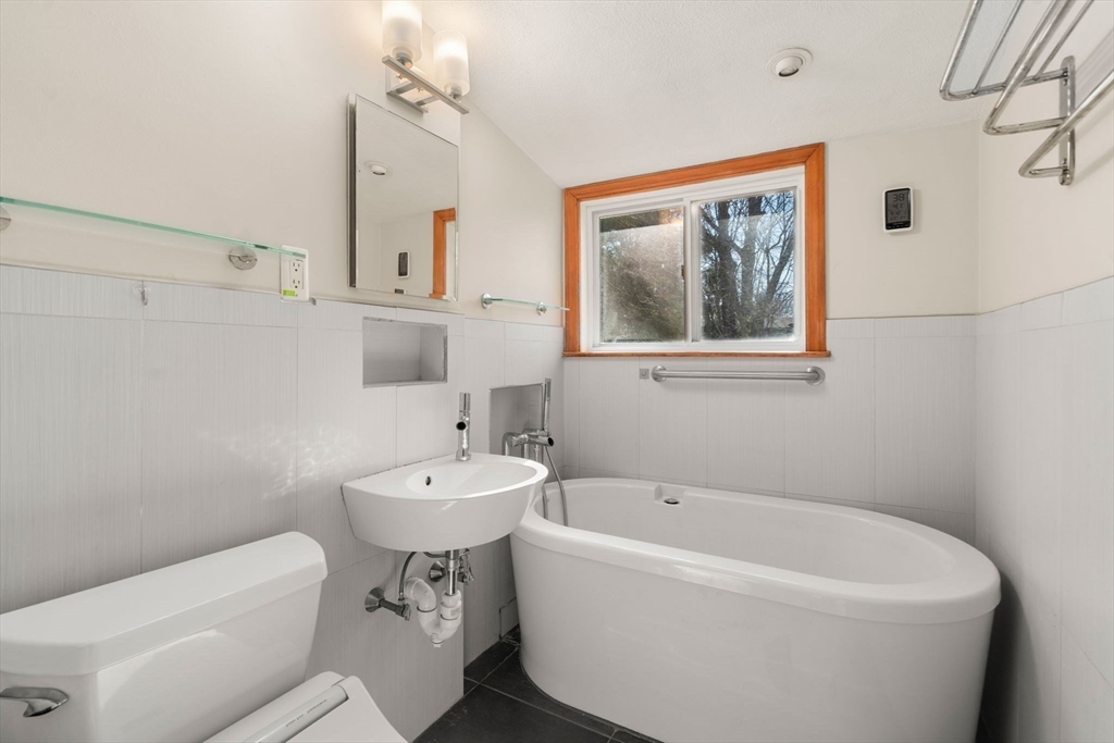 22 Munroe Road Lexington, MA 02421 - Photo 9 of 17