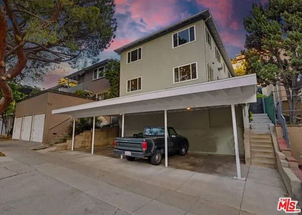 a view of a car park in front of house
