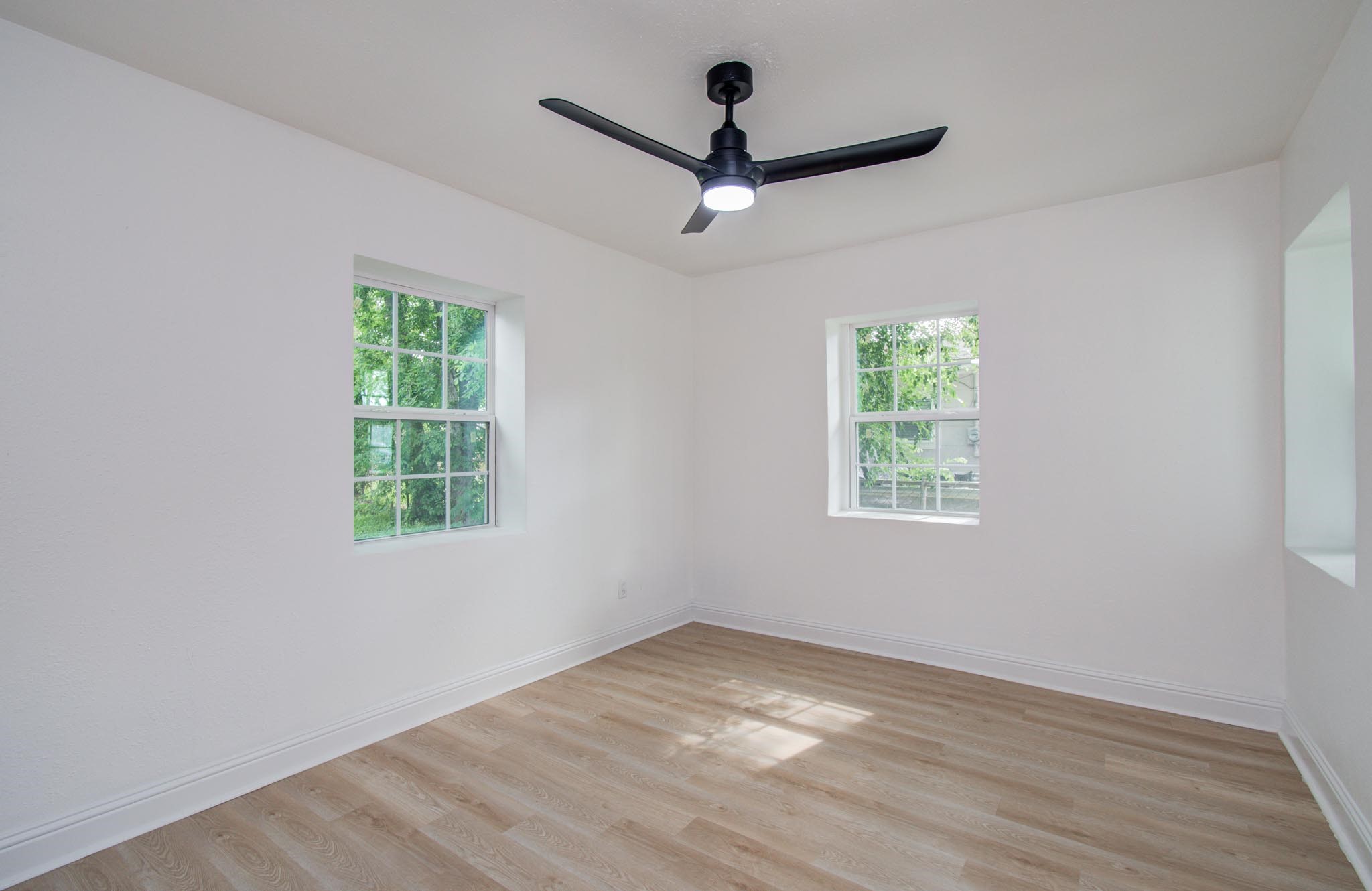 10309 Wiggins Street Houston, TX 77029 - Photo 17 of 32 an empty room with a window and a ceiling fan
