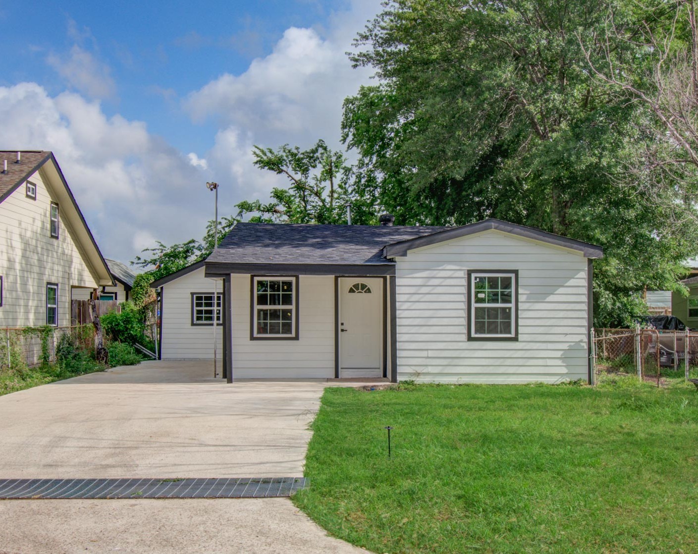10309 Wiggins Street Houston, TX 77029 - Photo 30 of 32 a front view of a house with a yard