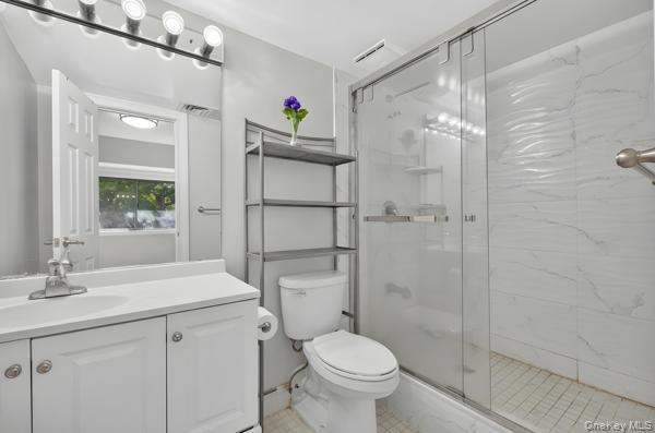 5-38 115th Street, Unit 538F Queens, NY 11356 - Photo 10 of 20 Full bathroom in the master bedroom