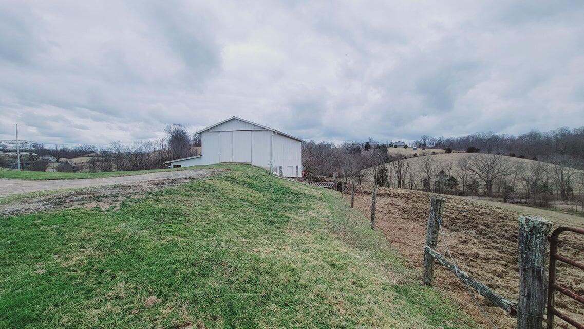 572 Butler Branch Road Flemingsburg, KY 41041 - Photo 4 of 34 Drive in barn 1