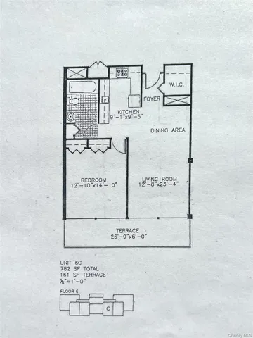 a picture of a book shelf