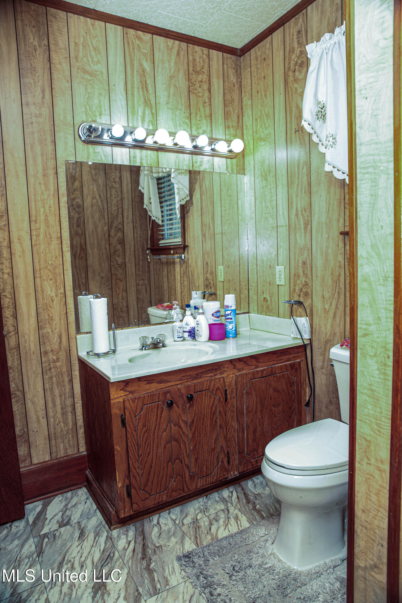 480 Universal Street McComb, MS 39648 - Photo 35 of 37 Bathroom #2